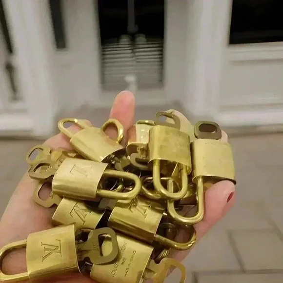 🔐 Louis Vuitton  Padlock key set - Picture 7 of 8